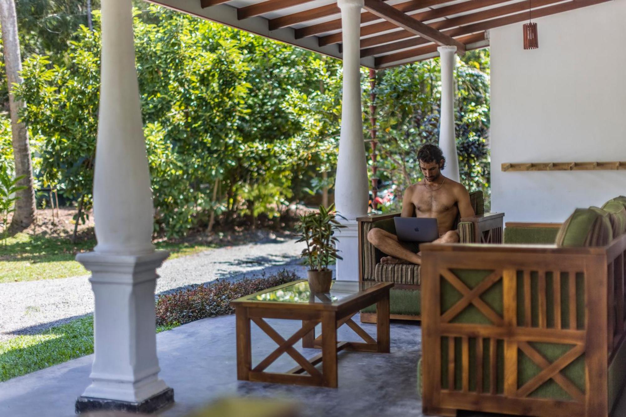 Отель Makai Surf House Ахангама Экстерьер фото